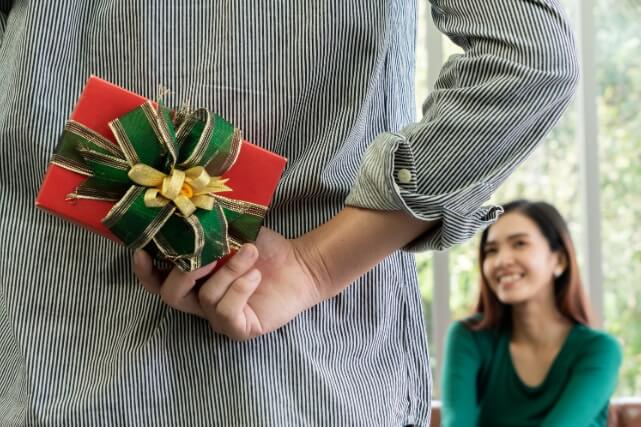 cadeau surprise dans un couple